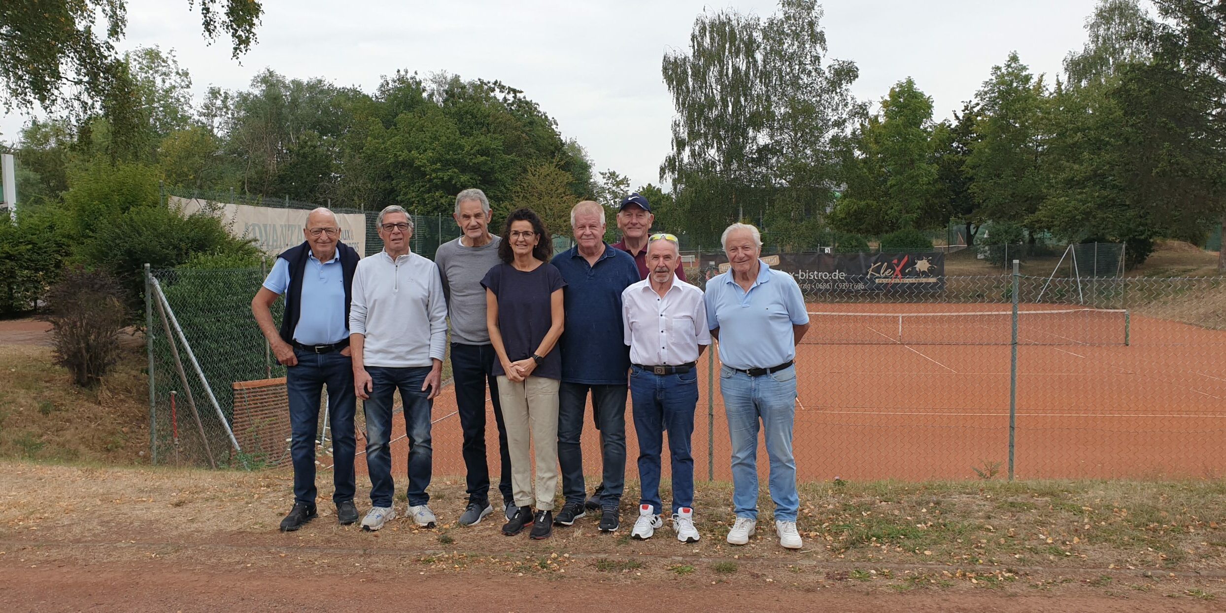 TC Merzig – Mannschaft Herren 75 von links Serge Duffour, Siegfried Eckert, Erich Steil, Sabine Biwer-Birndt (Sportwartin), Manfred Scheuer, Dieter Weber, Dieter Müller, Gilbert Schmidt