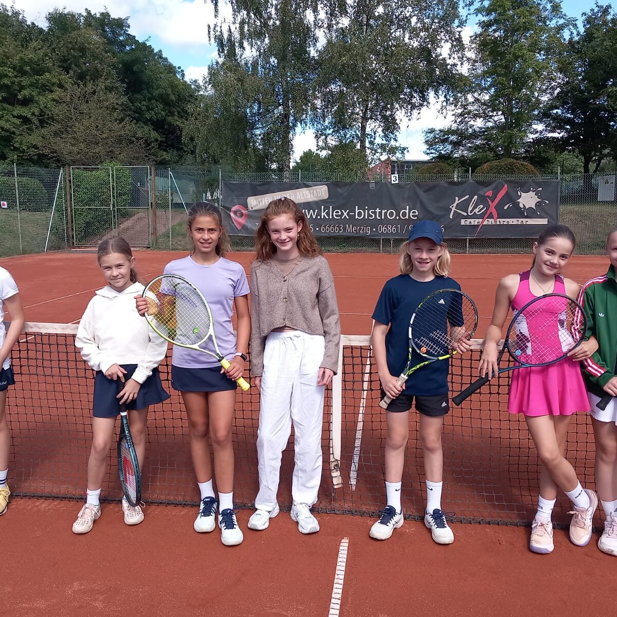 von links: Merle Jung Louann Sieber Hannah Hargarter Mayla Rafaele Max Gruhn Anna Maria Kell Romy Latz