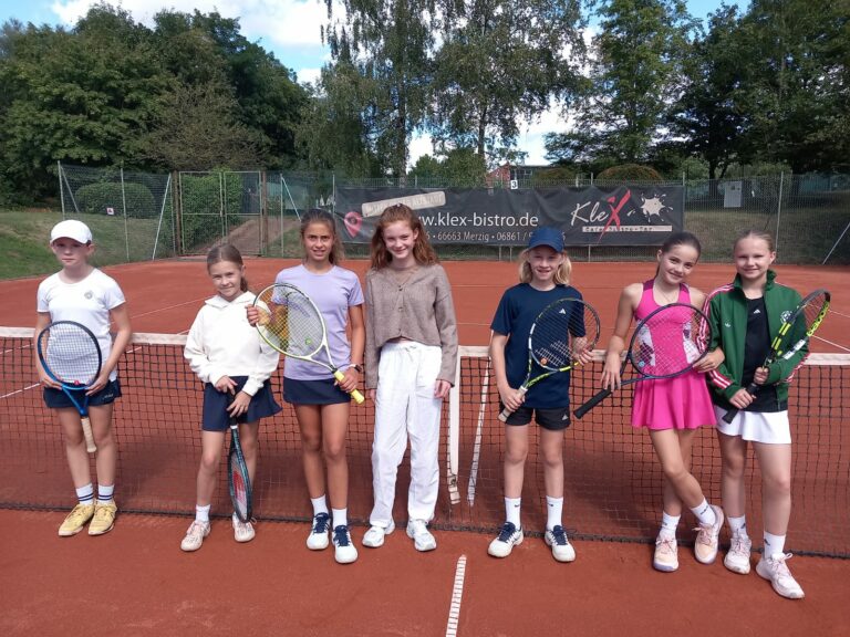 von links: Merle Jung Louann Sieber Hannah Hargarter Mayla Rafaele Max Gruhn Anna Maria Kell Romy Latz