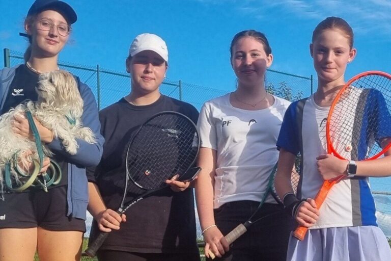 V. l. n. r.: Sophie Thielen, Sarah Lorenz, Paula Fery, Mayla Raffaele