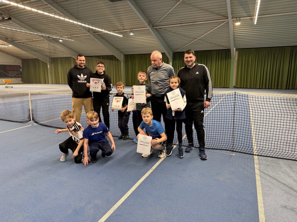 Kinder der Hilbringer Schule beim Schnuppertraining TC Merzig