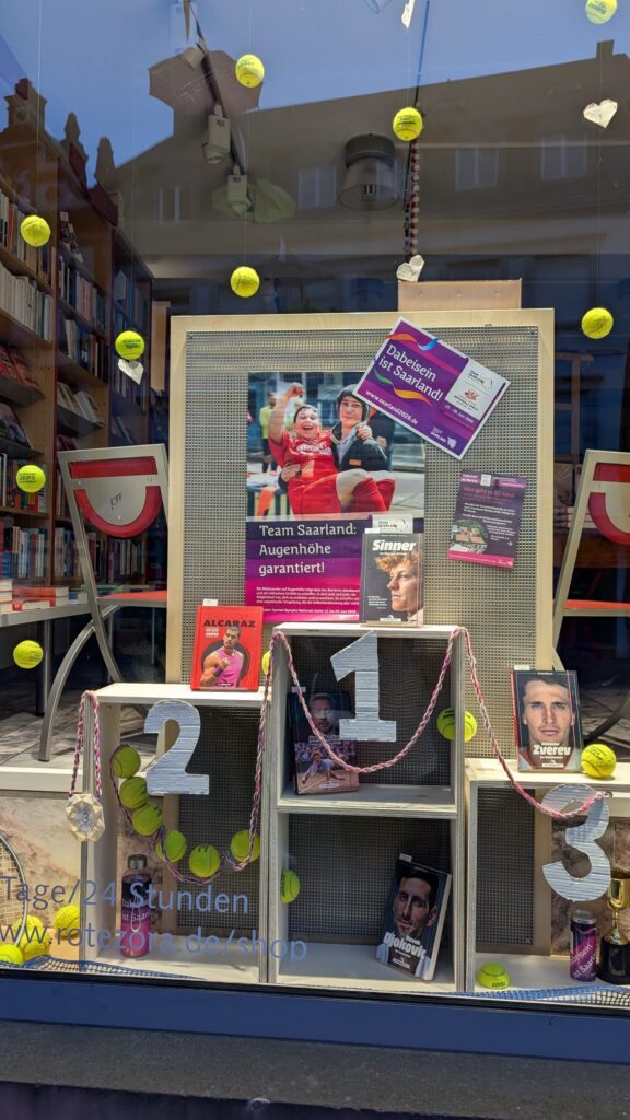 Tennisfieber - Schüler gestalten Schaufenster in Merzig